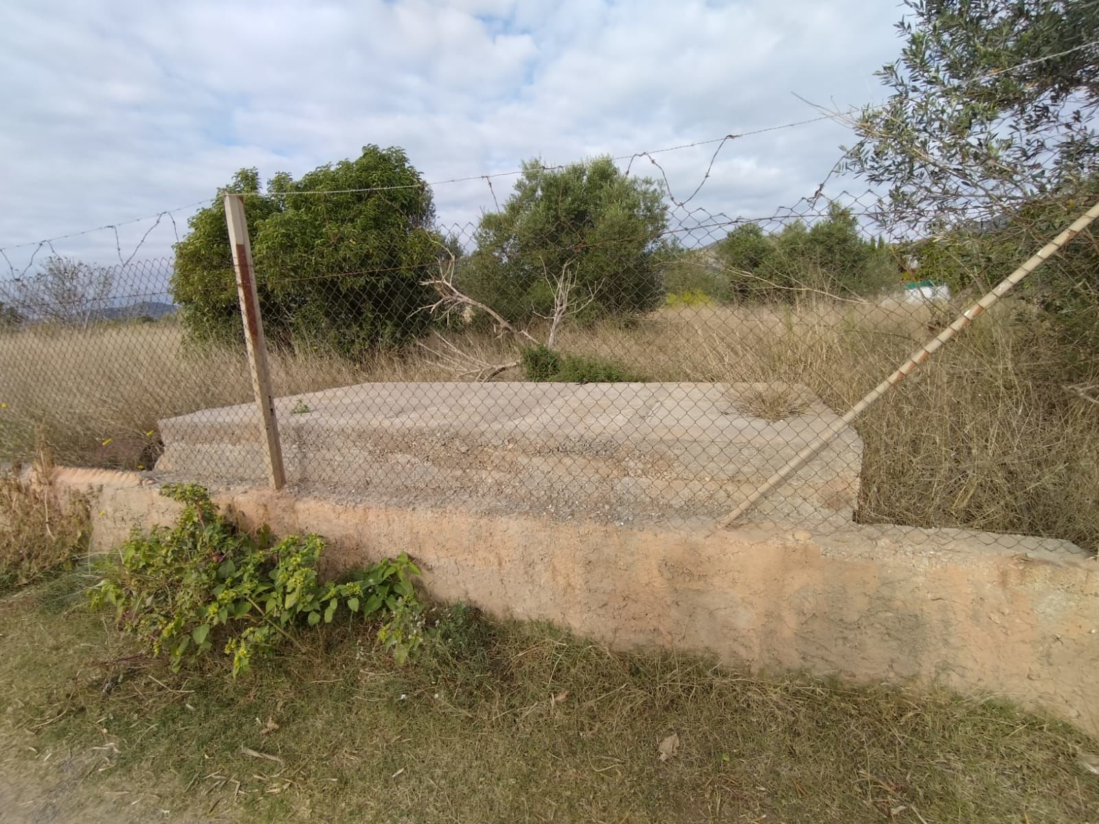 Por 33000€ terreno rustico cerca d fuente la reina