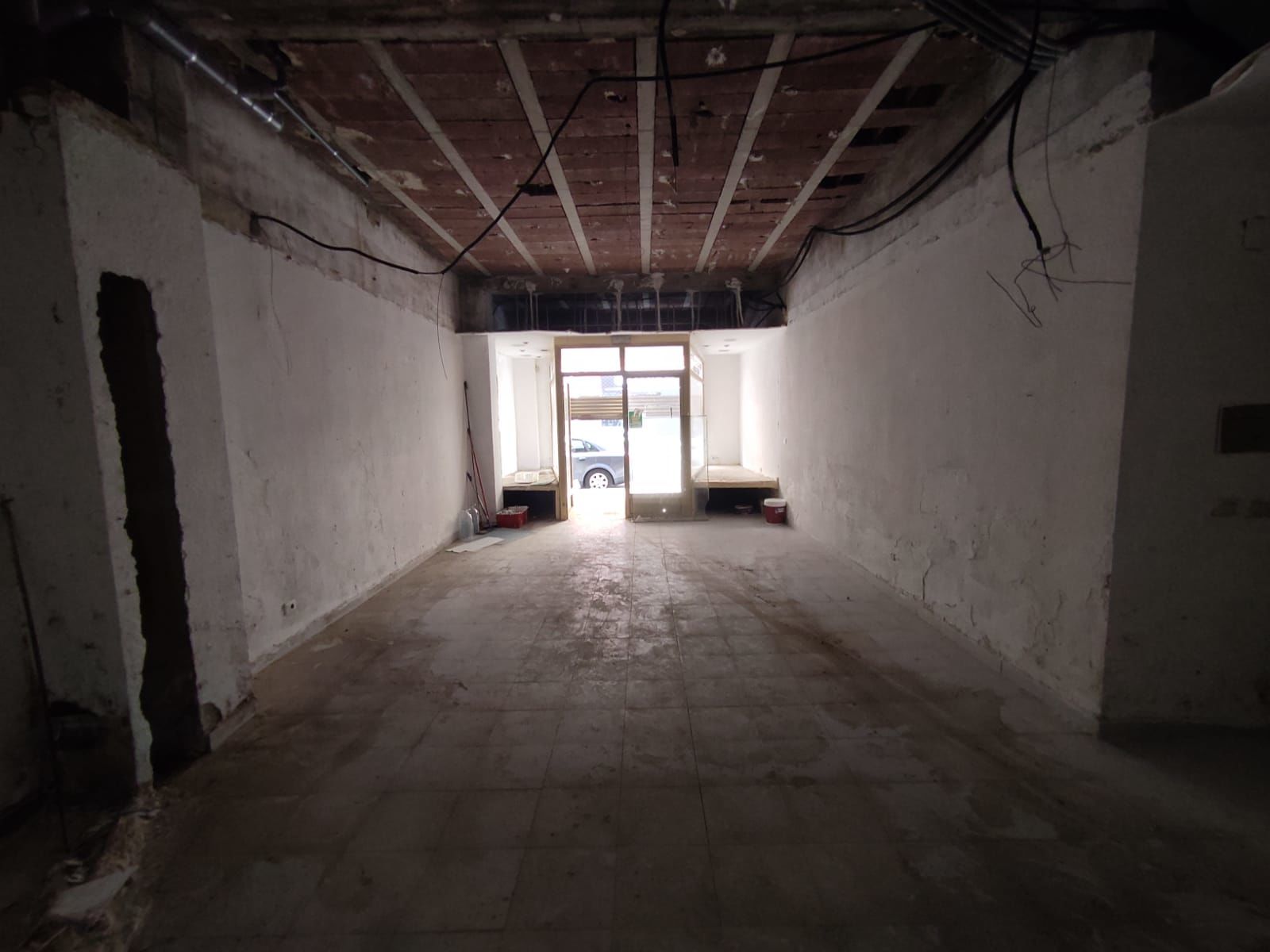 Por 63000€ local en zona Doctor Marañon