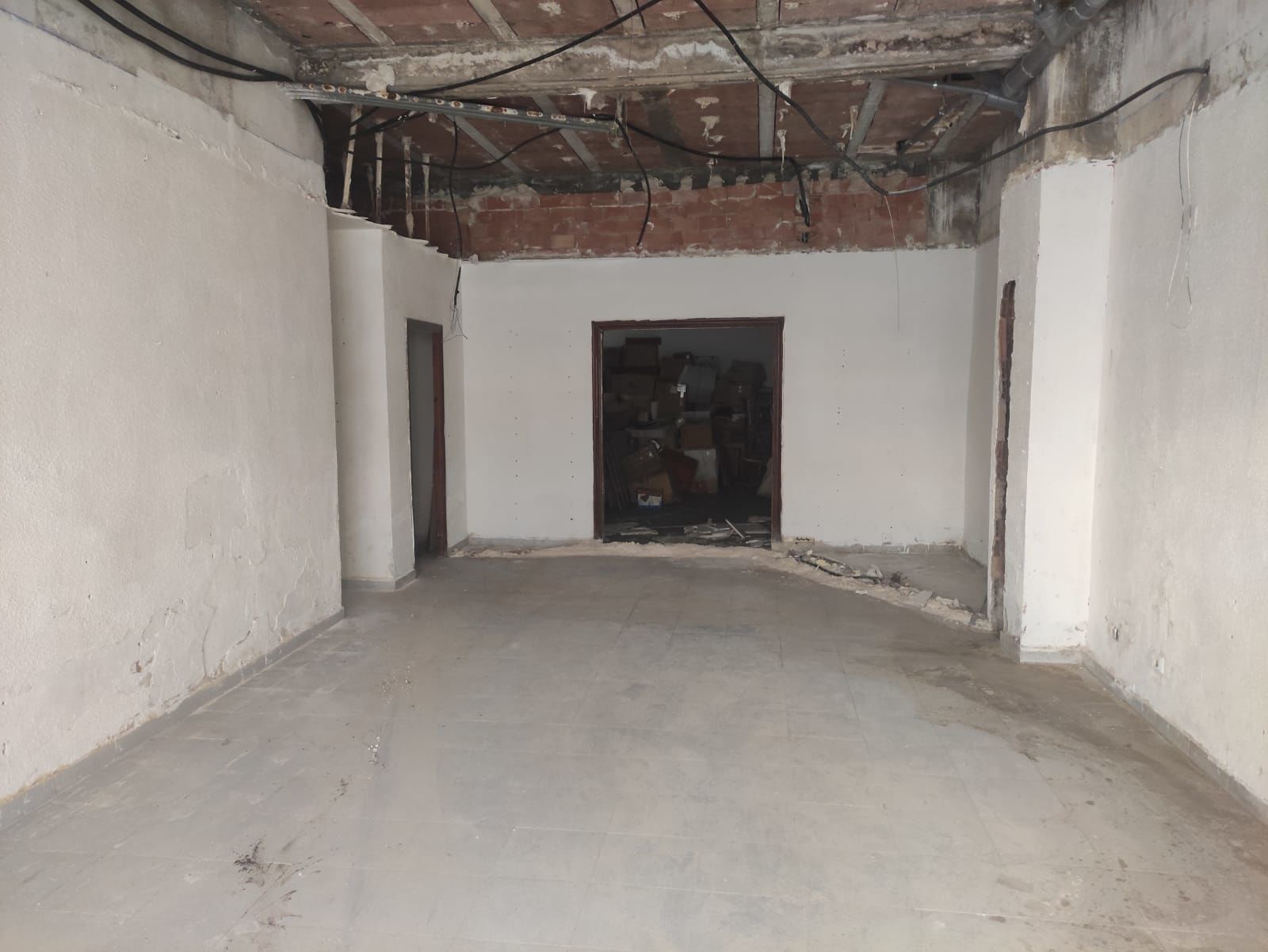Por 63000€ local en zona Doctor Marañon