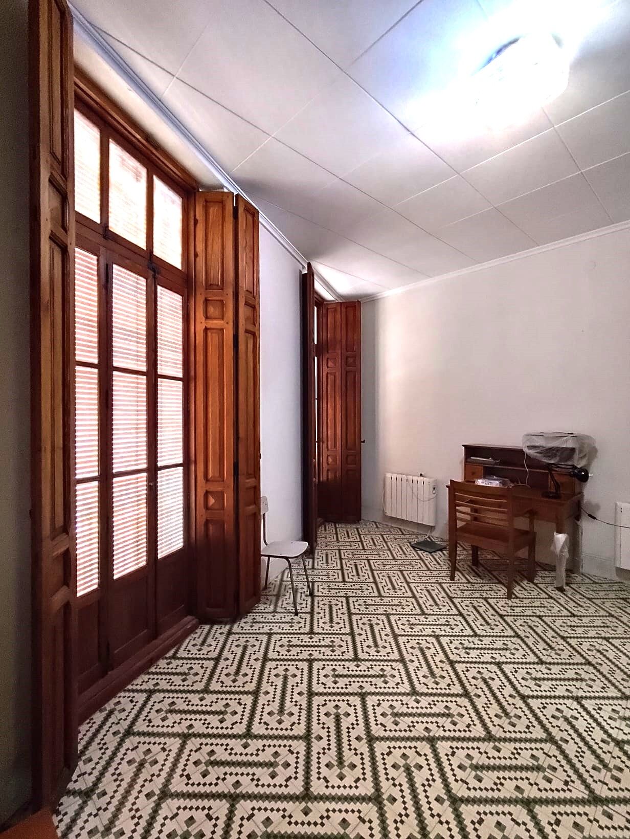 Por 210.000€ - Elegante Casa Modernista !!