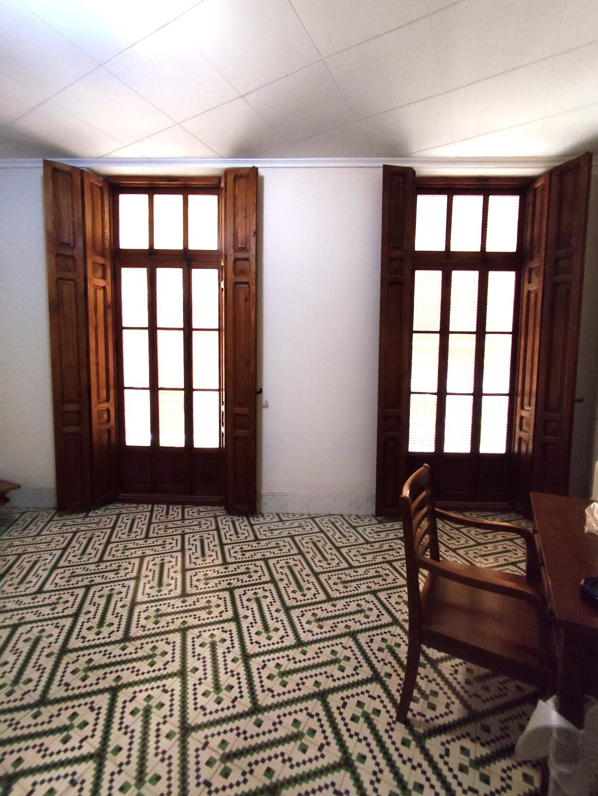 Por 210.000€ - Elegante Casa Modernista !!