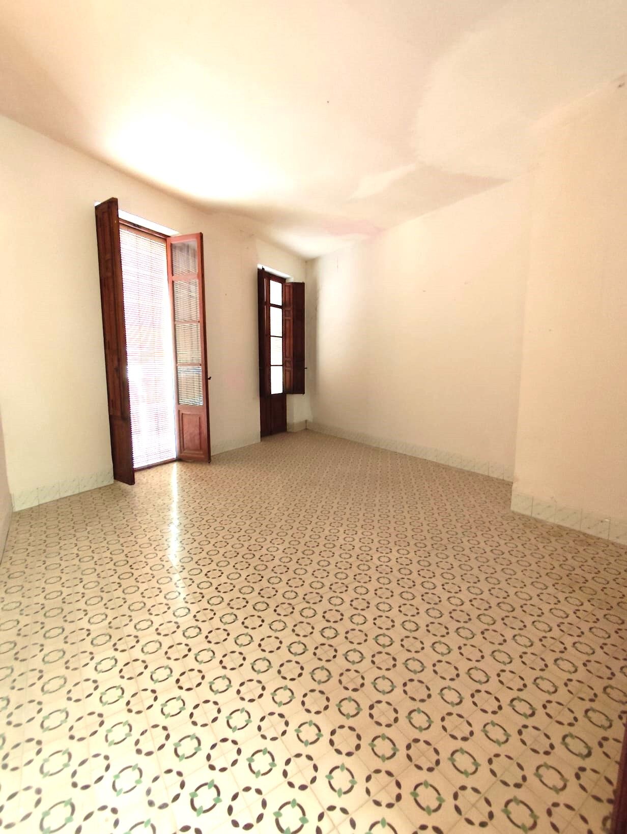 Por 210.000€ - Elegante Casa Modernista !!
