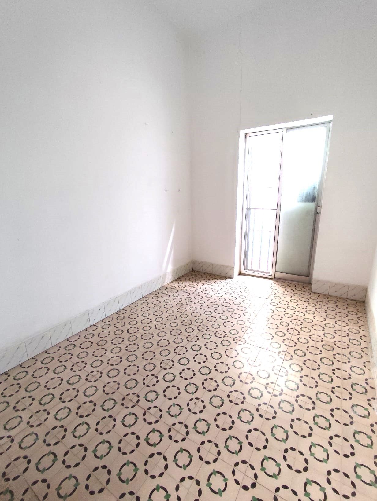 Por 210.000€ - Elegante Casa Modernista !!