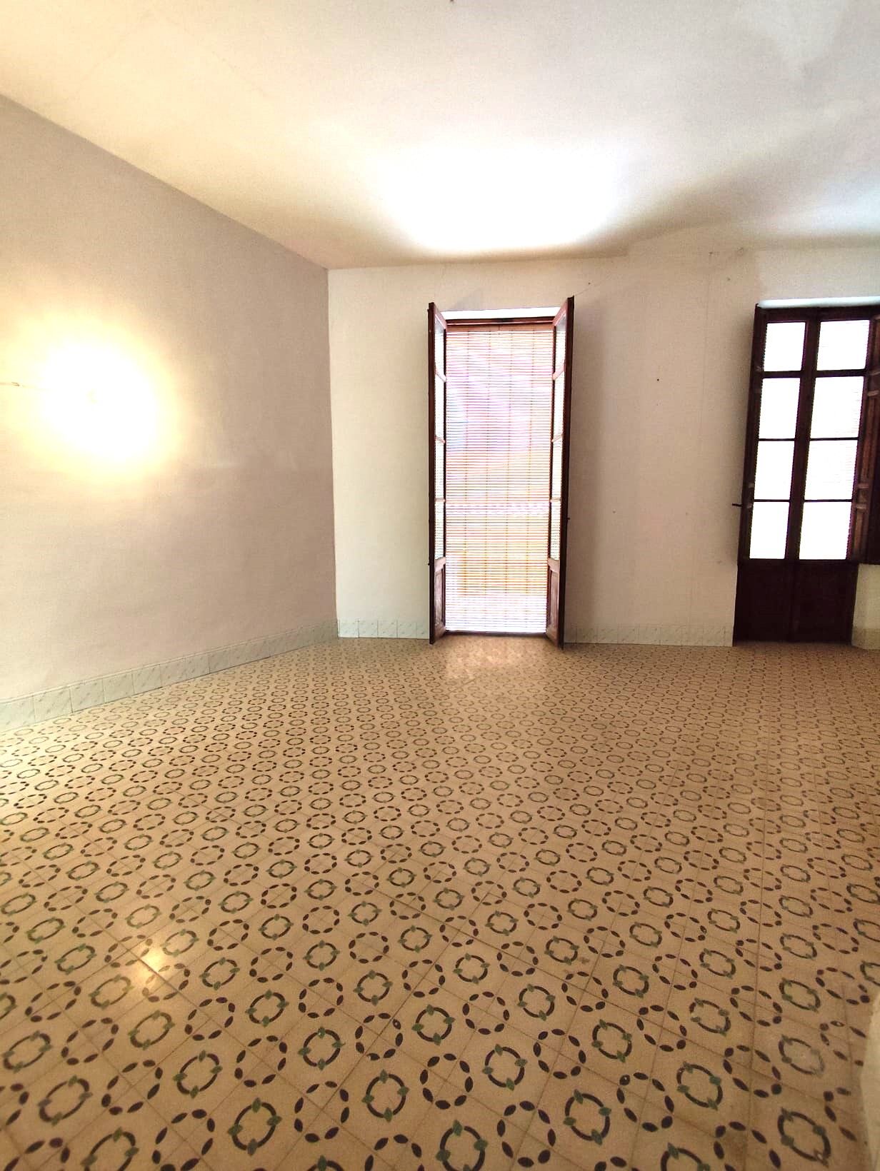 Por 210.000€ - Elegante Casa Modernista !!