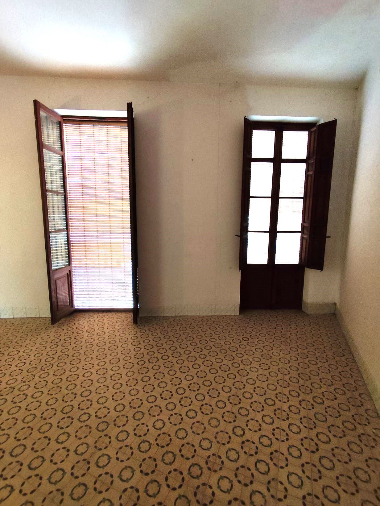 Por 210.000€ - Elegante Casa Modernista !!