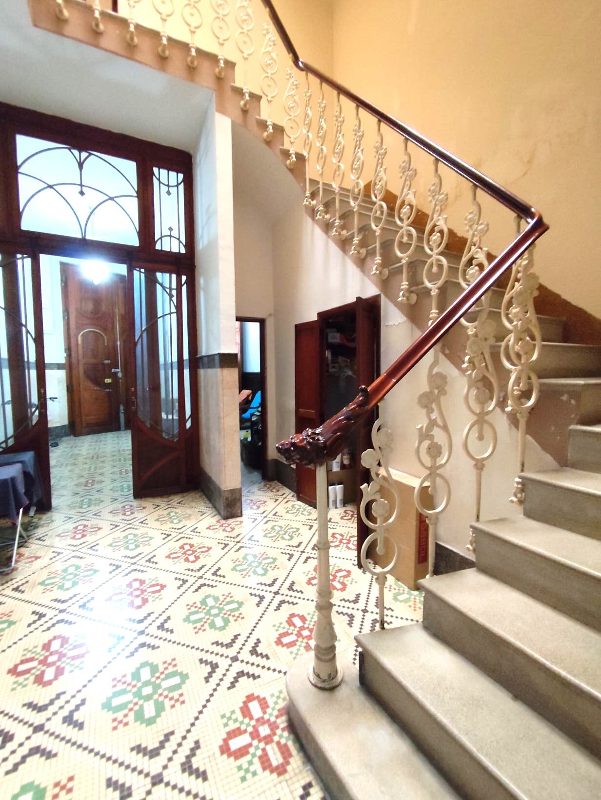 Por 210.000€ - Elegante Casa Modernista !!