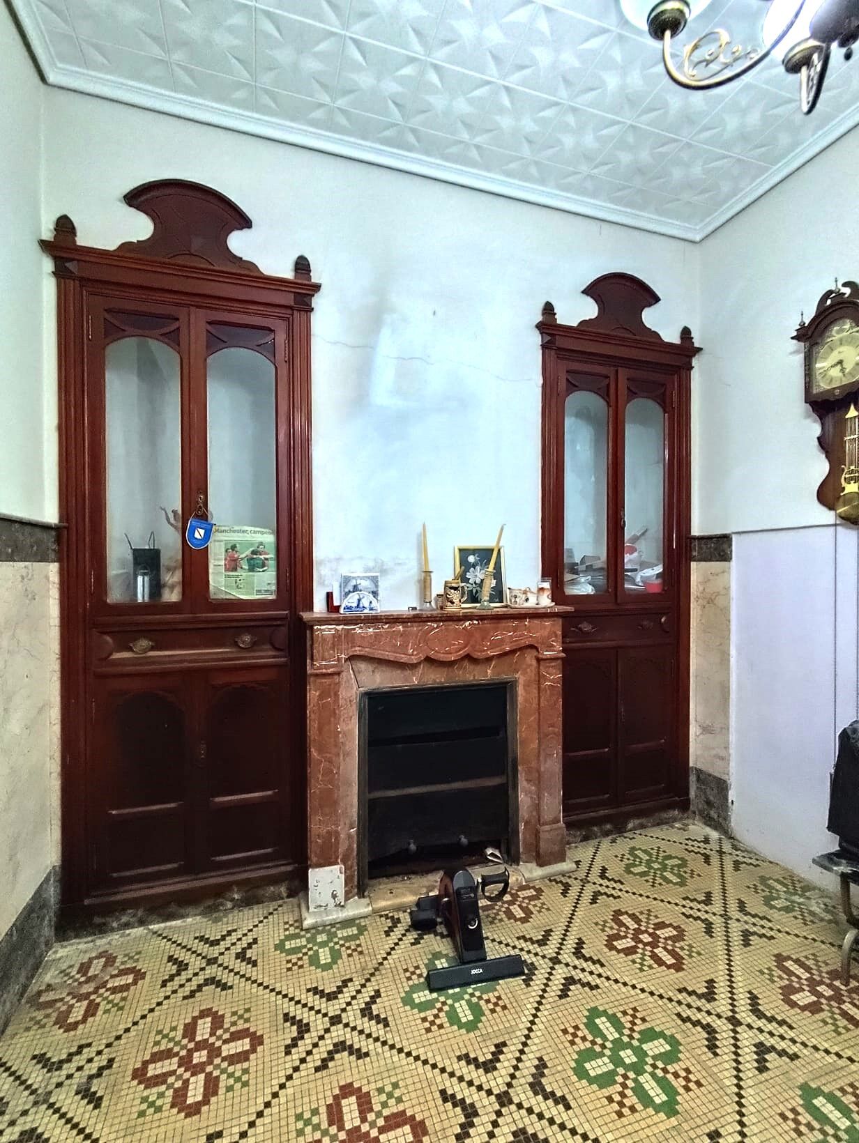 Por 210.000€ - Elegante Casa Modernista !!