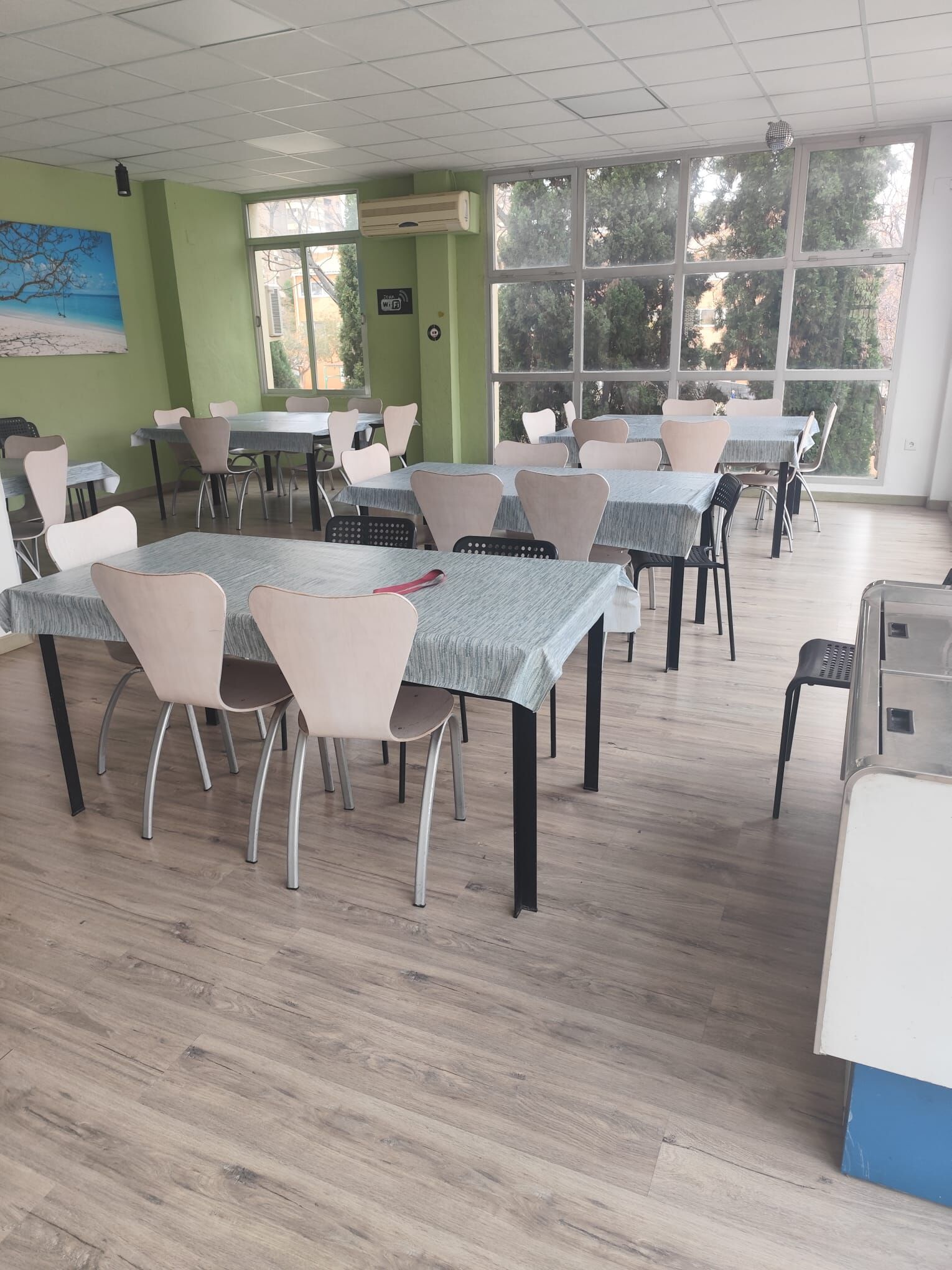 Por 150000€ local en zona Rafalafena