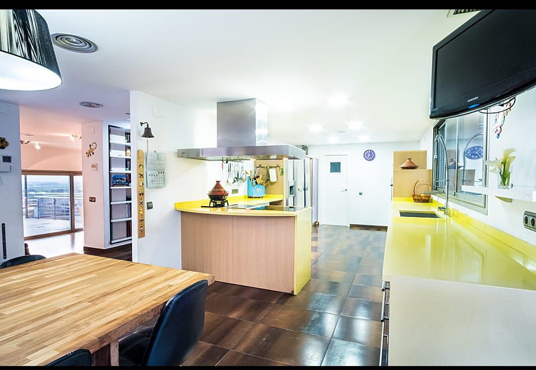 Por 990.000€ villa en urbanización privada