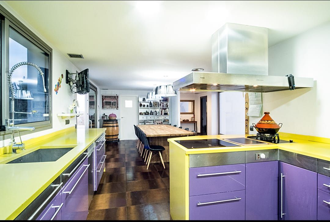 Por 990.000€ villa en urbanización privada