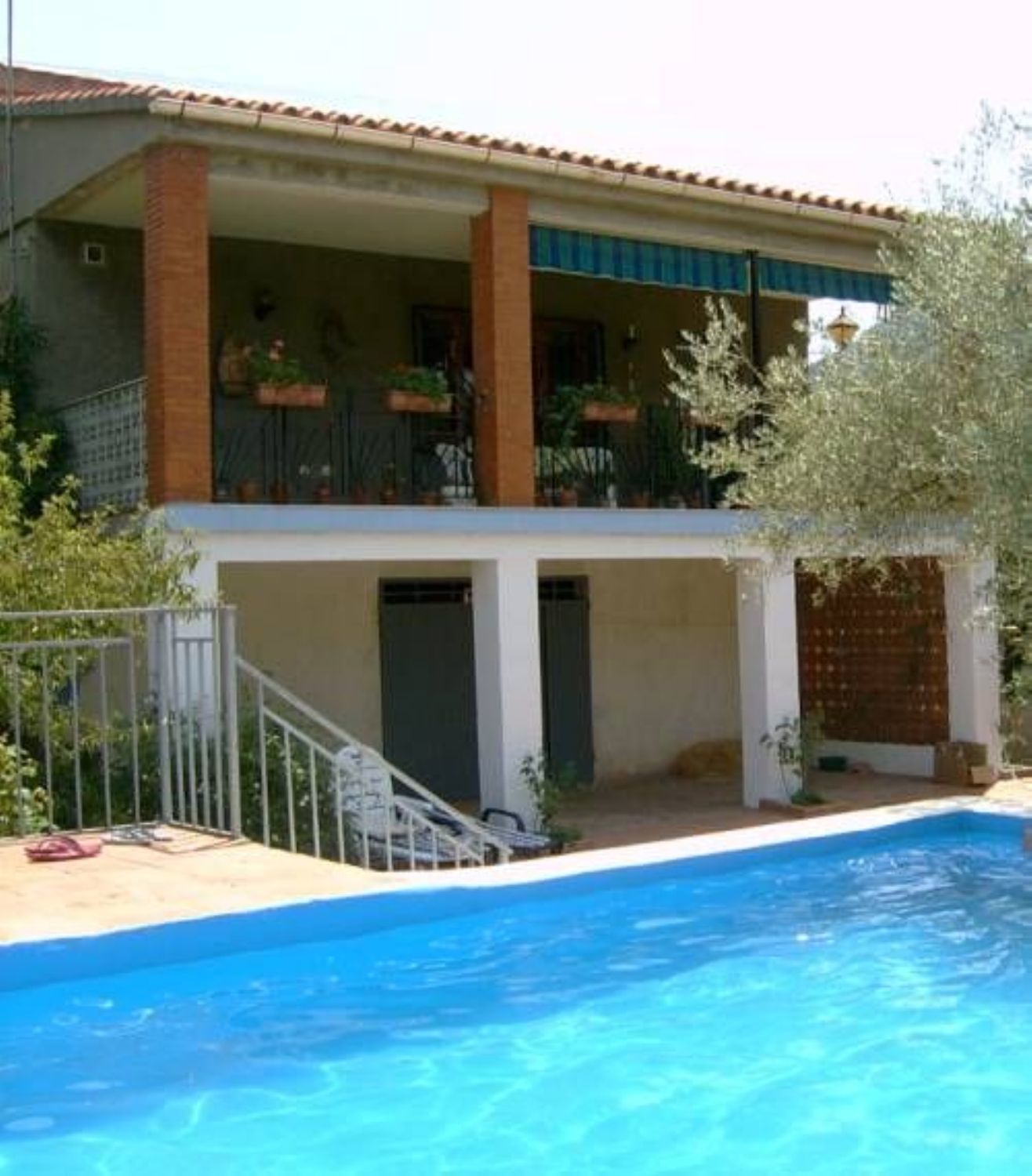 Por 160000€ villa con terreno rustico en Borriol.