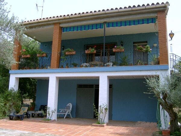 Por 160000€ villa con terreno rustico en Borriol.