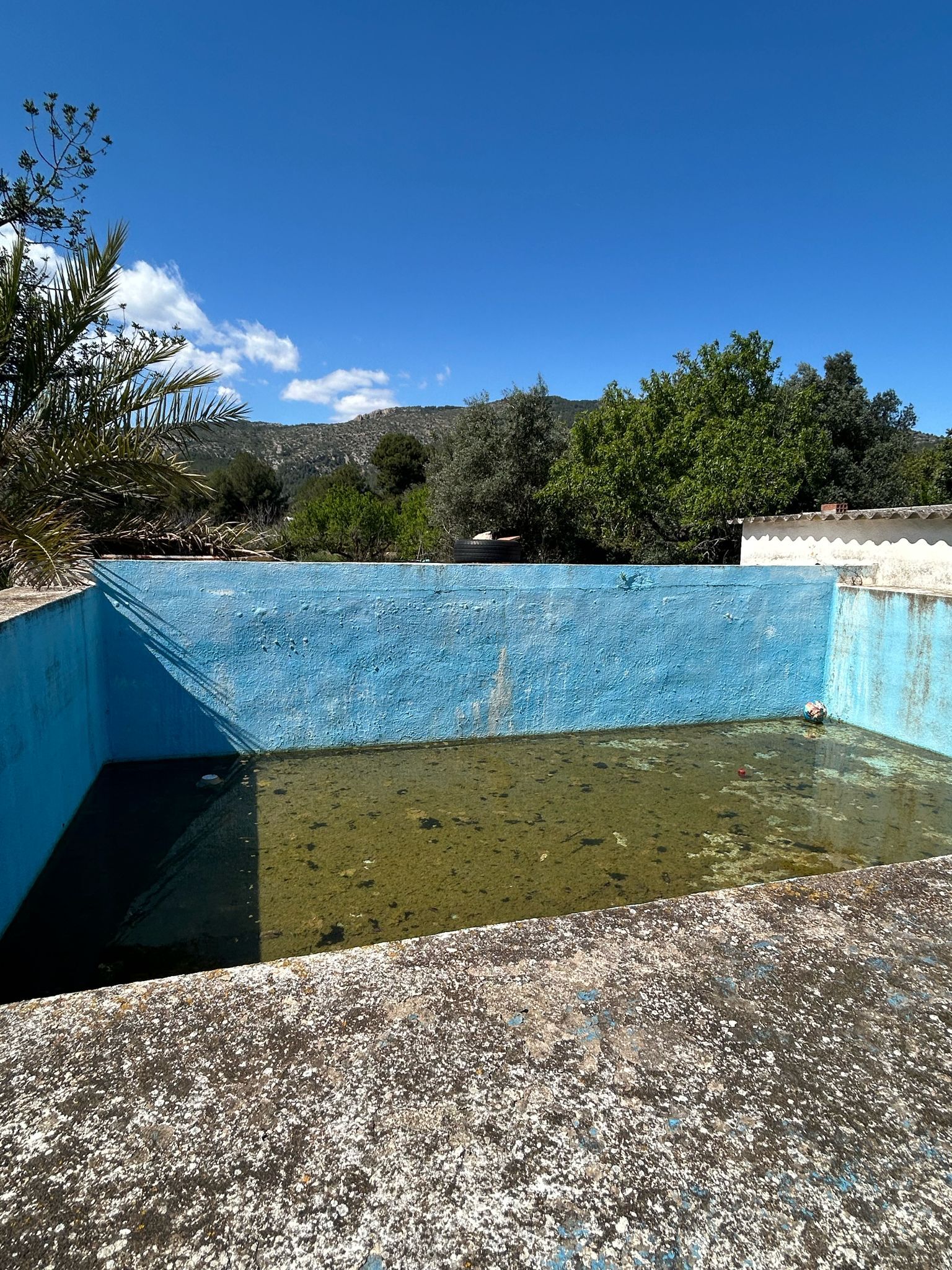 Por 160000€ villa con terreno rustico en Borriol.