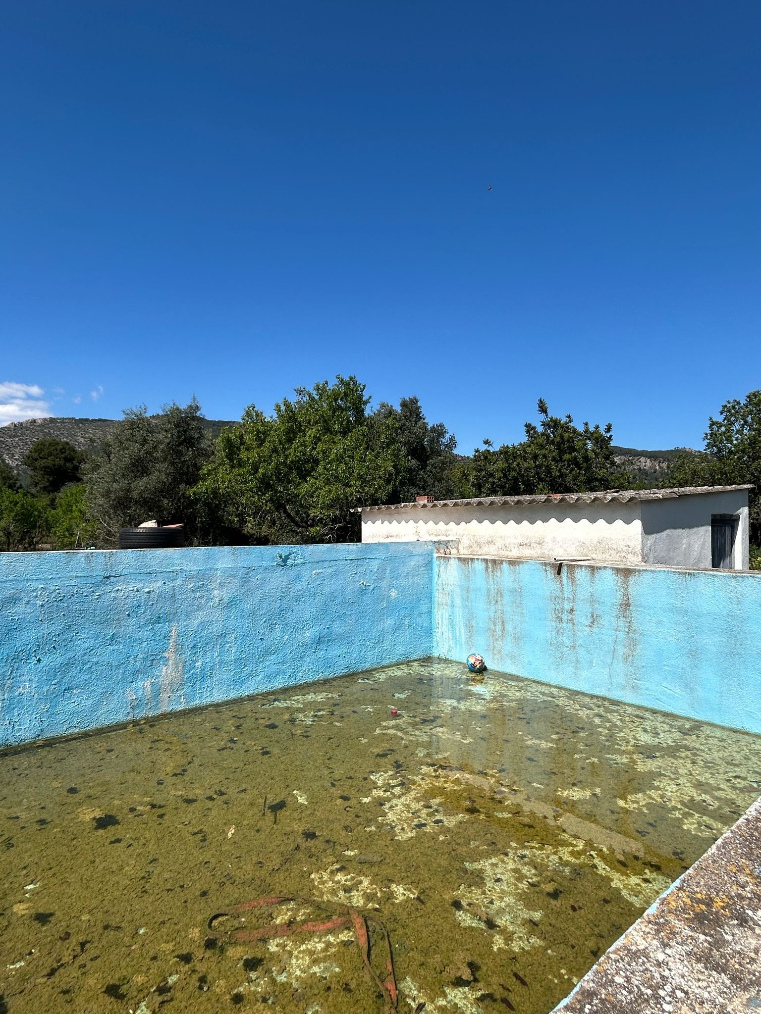 Por 160000€ villa con terreno rustico en Borriol.
