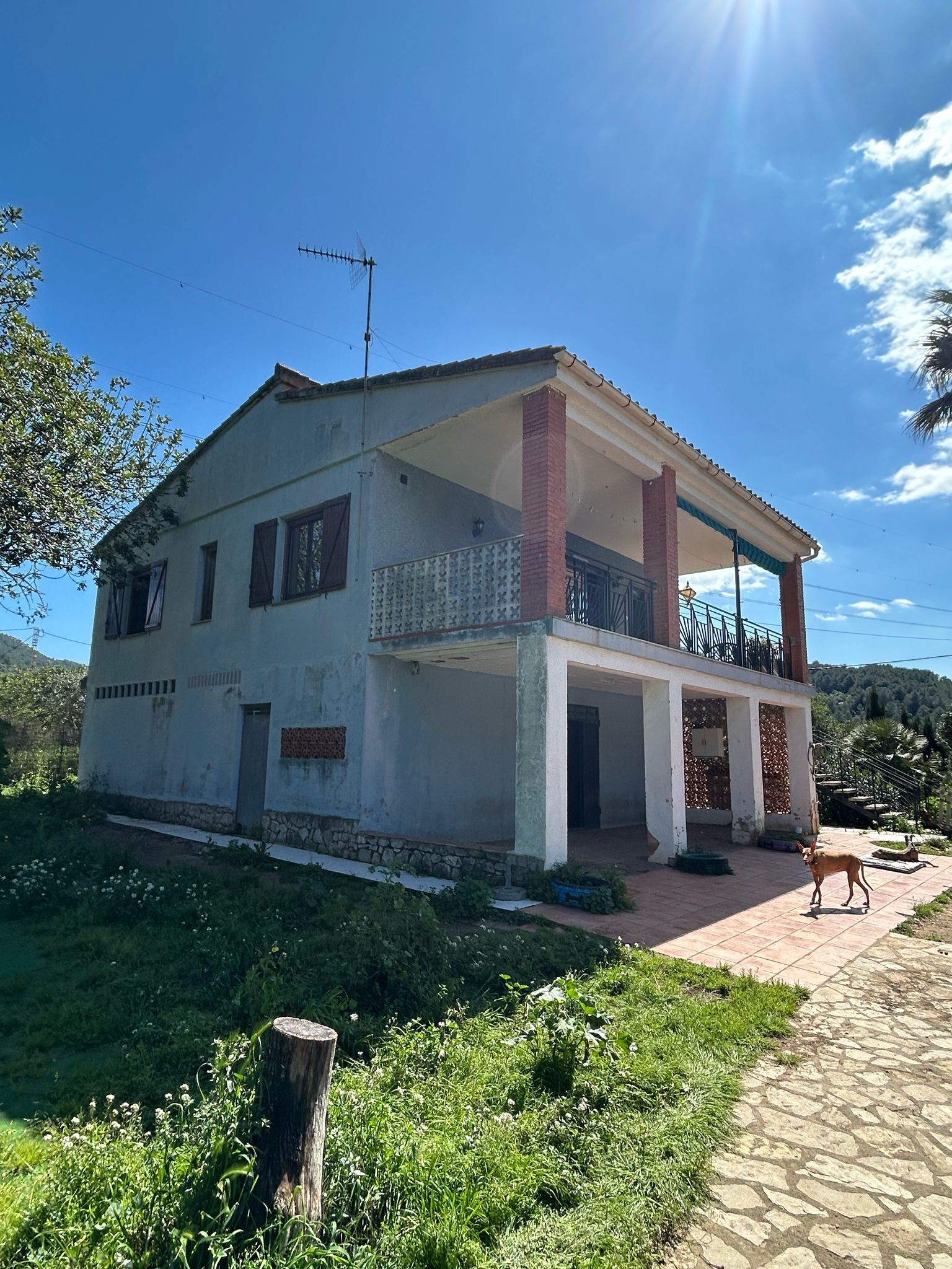 Por 160000€ villa con terreno rustico en Borriol.