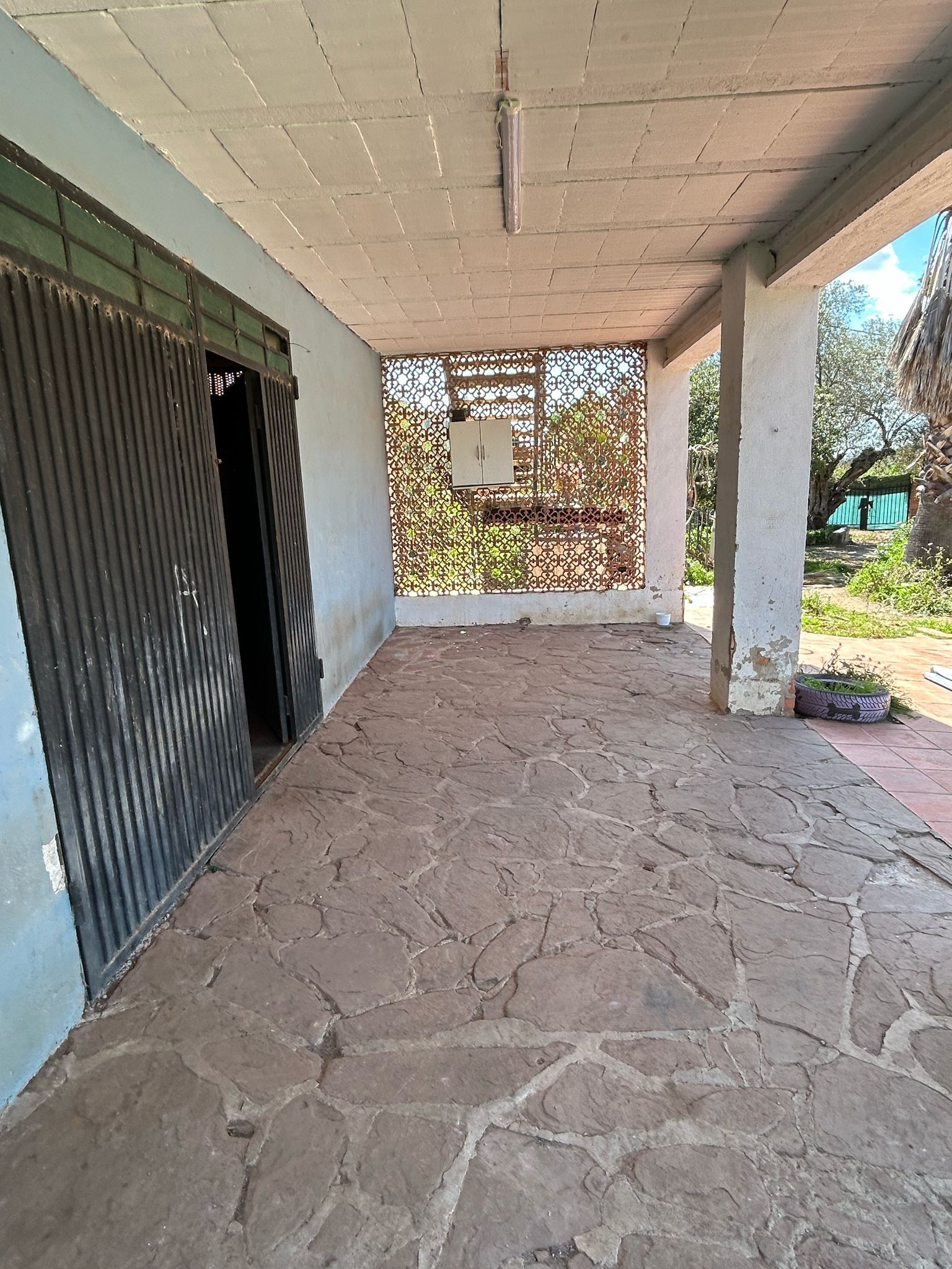 Por 160000€ villa con terreno rustico en Borriol.