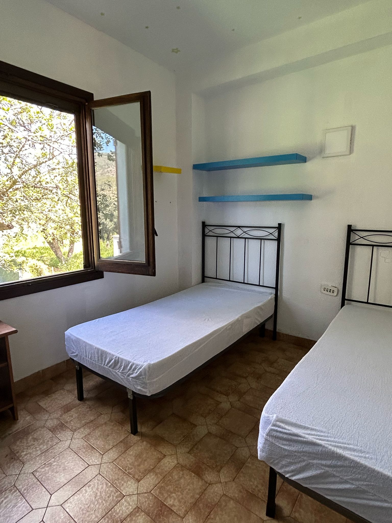 Por 160000€ villa con terreno rustico en Borriol.