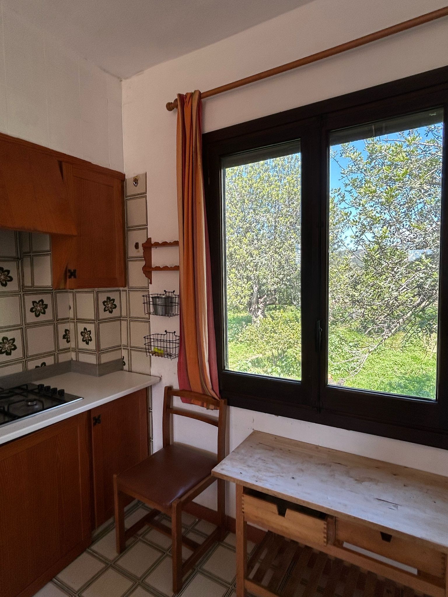 Por 160000€ villa con terreno rustico en Borriol.