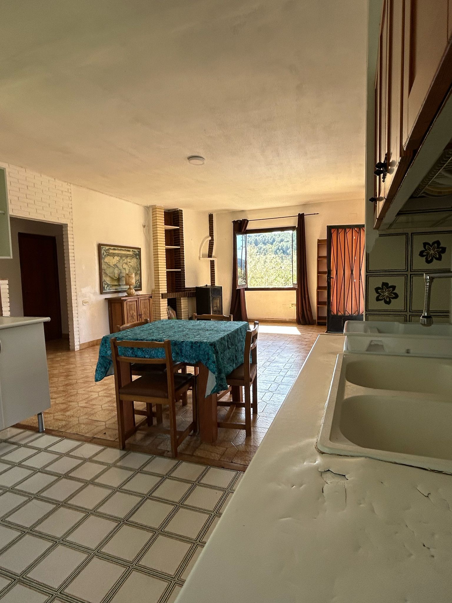 Por 160000€ villa con terreno rustico en Borriol.