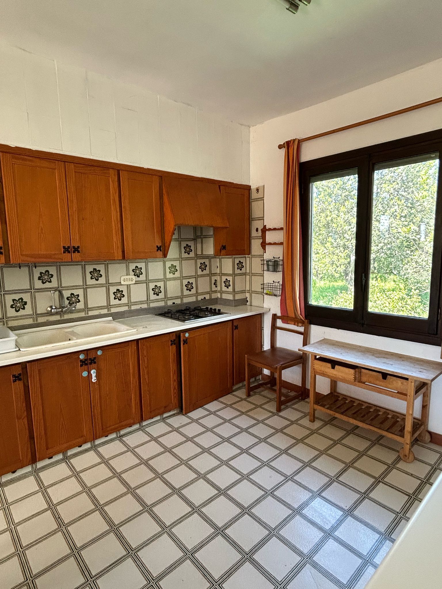 Por 160000€ villa con terreno rustico en Borriol.