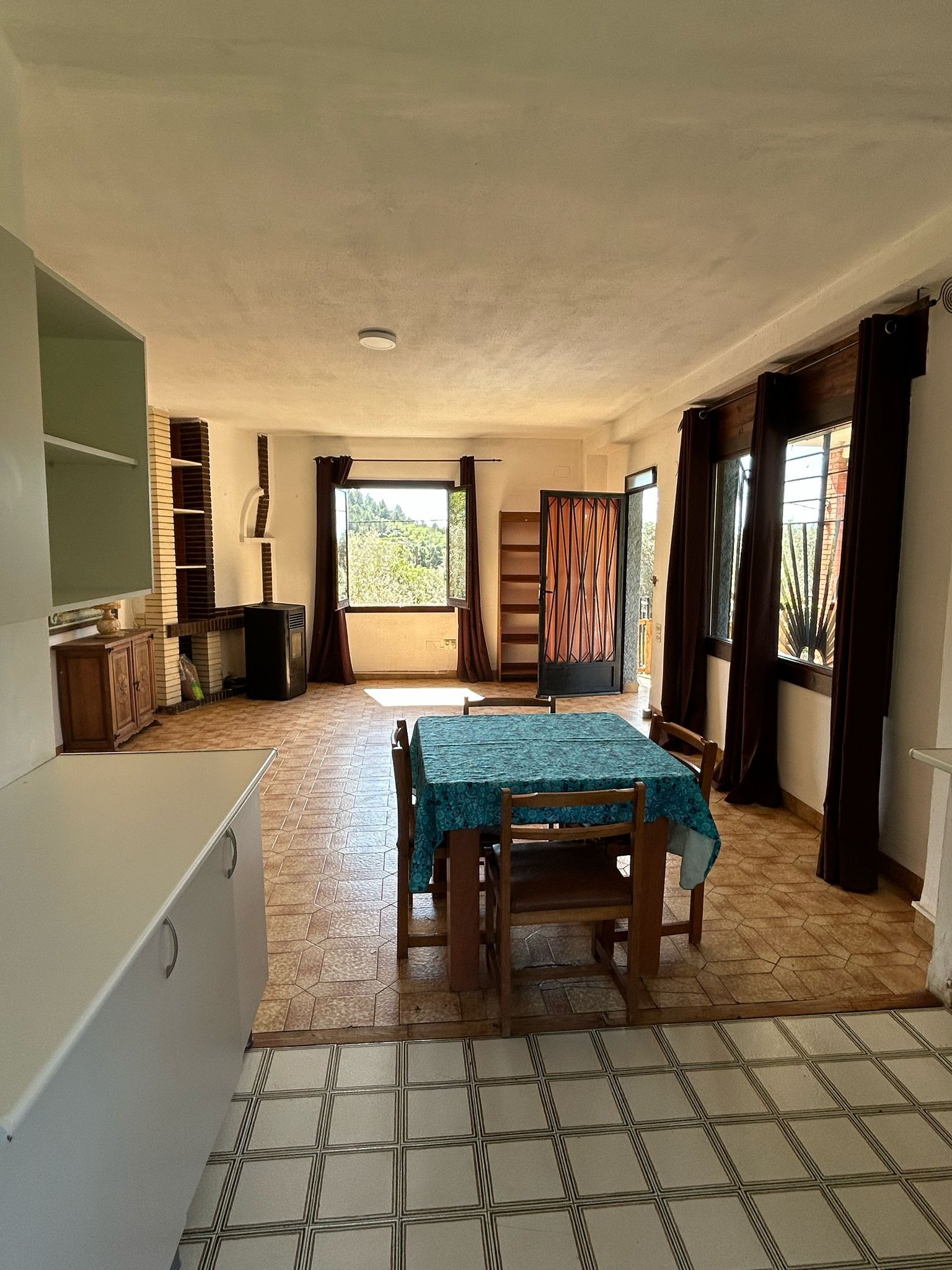 Por 160000€ villa con terreno rustico en Borriol.