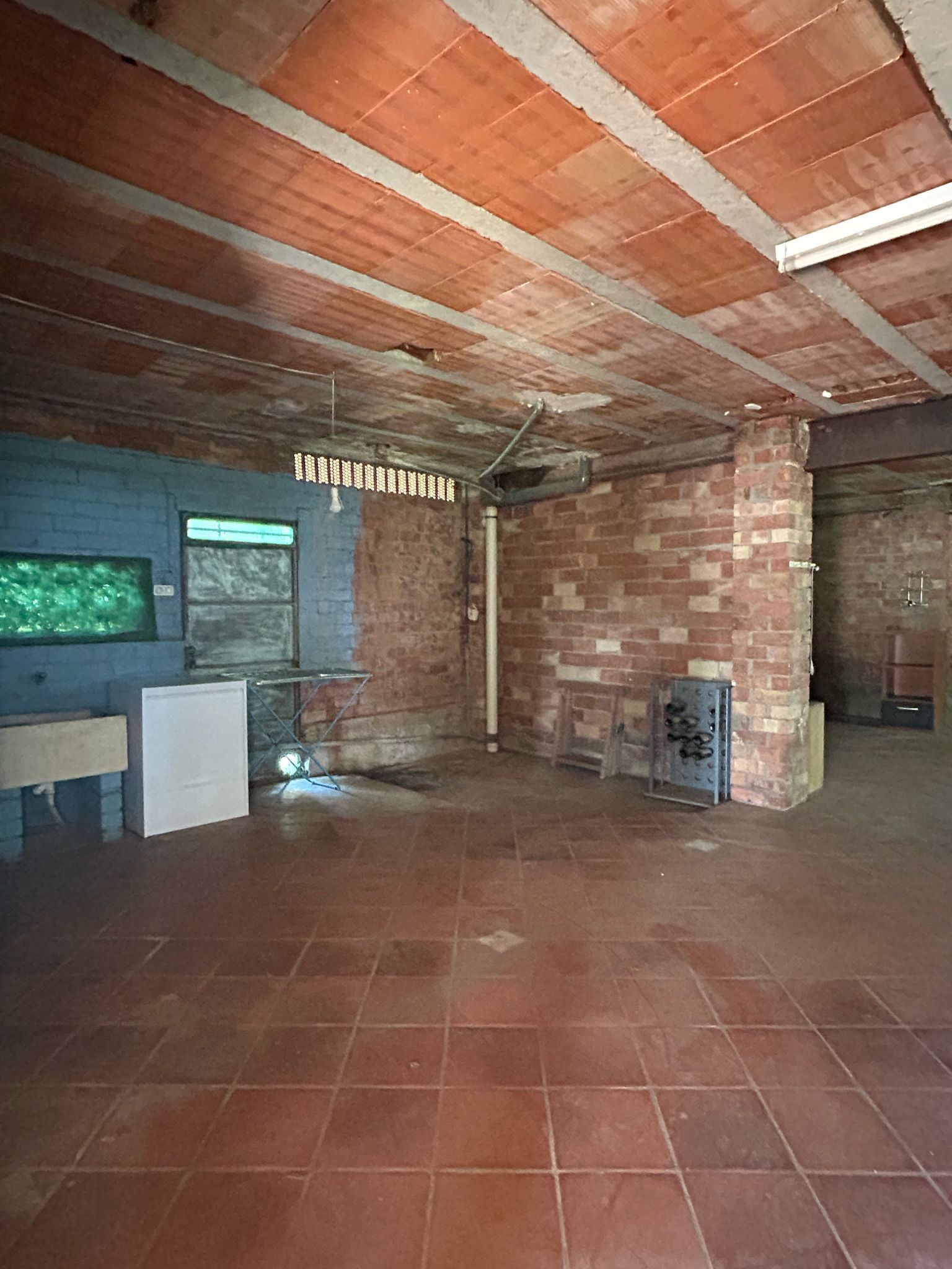 Por 160000€ villa con terreno rustico en Borriol.