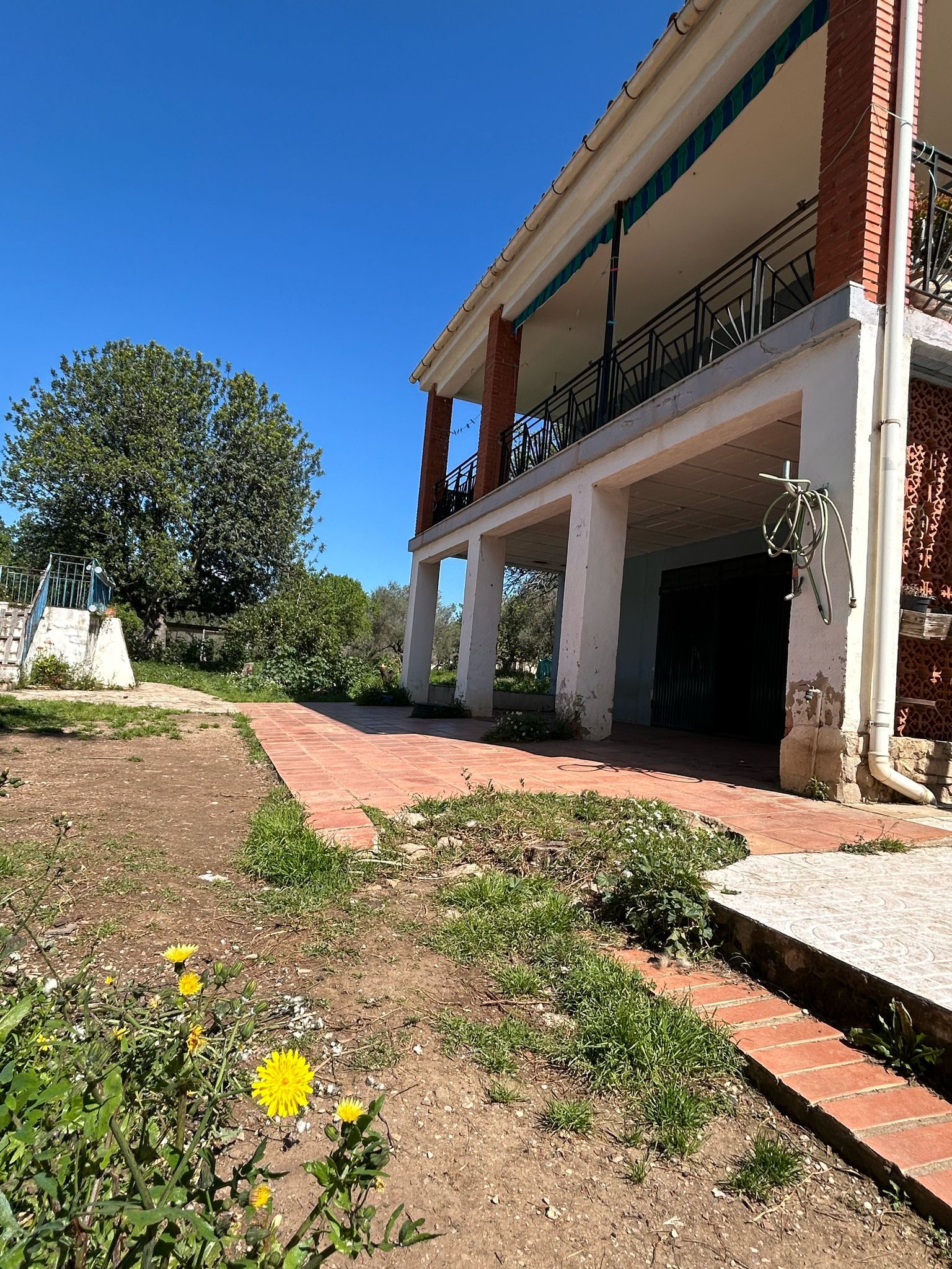 Por 160000€ villa con terreno rustico en Borriol.