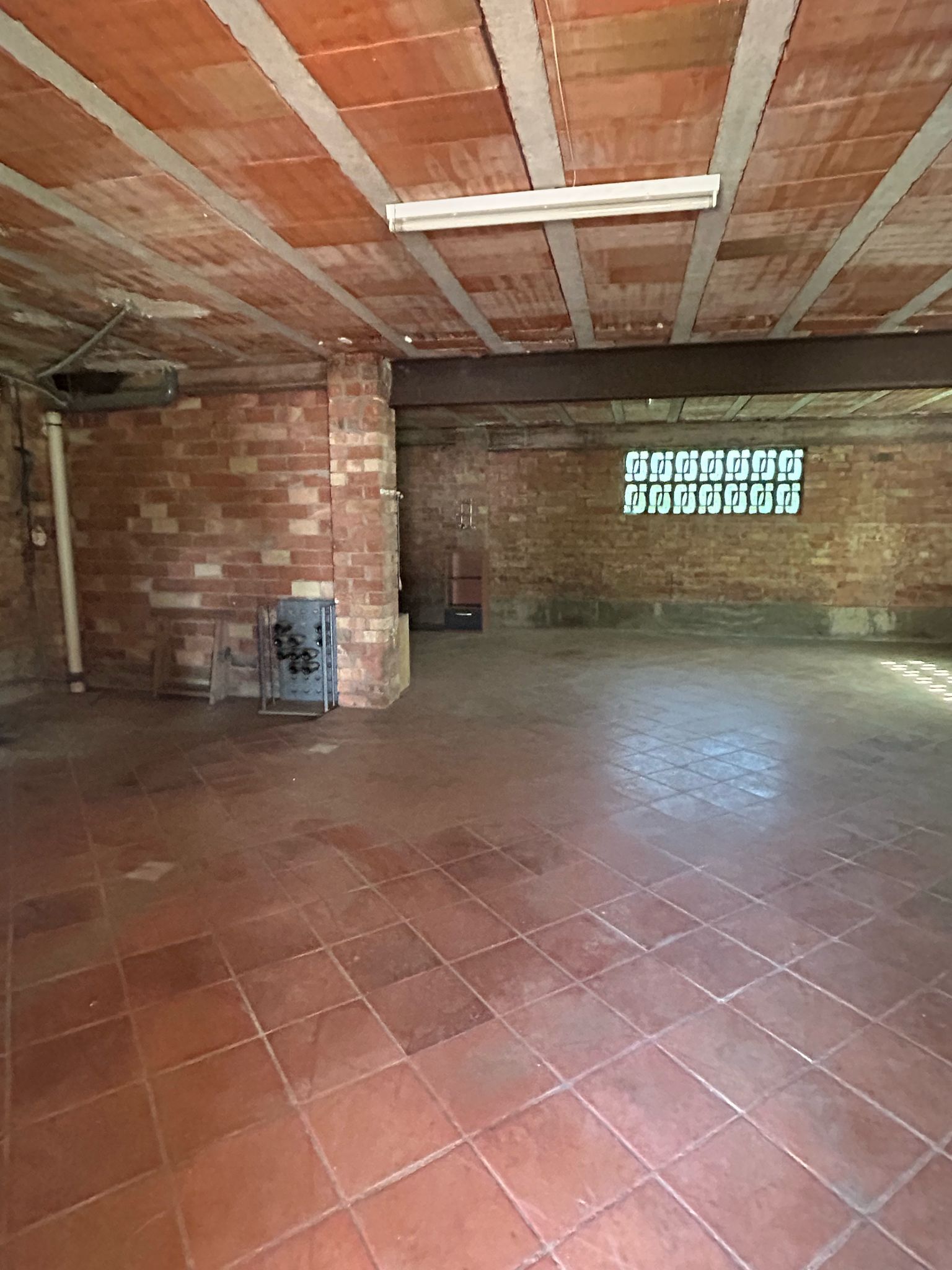 Por 160000€ villa con terreno rustico en Borriol.