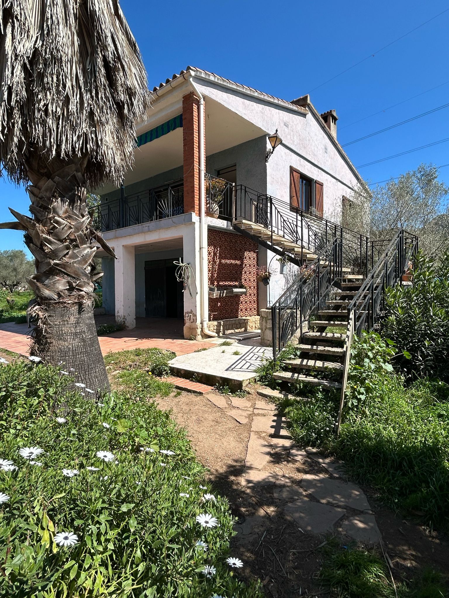 Por 160000€ villa con terreno rustico en Borriol.