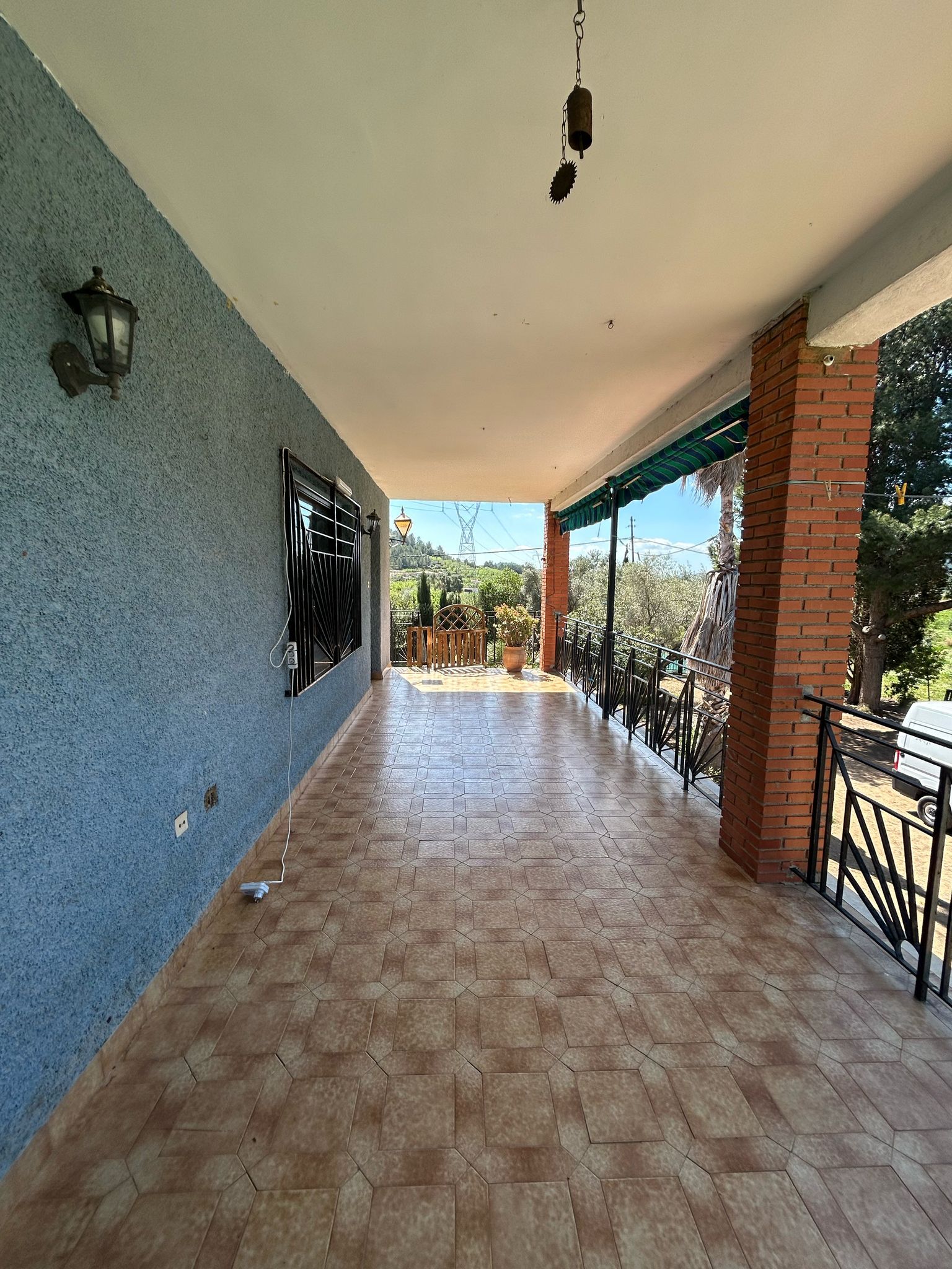 Por 160000€ villa con terreno rustico en Borriol.