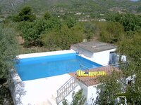 Por 160000€ villa con terreno rustico en Borriol.