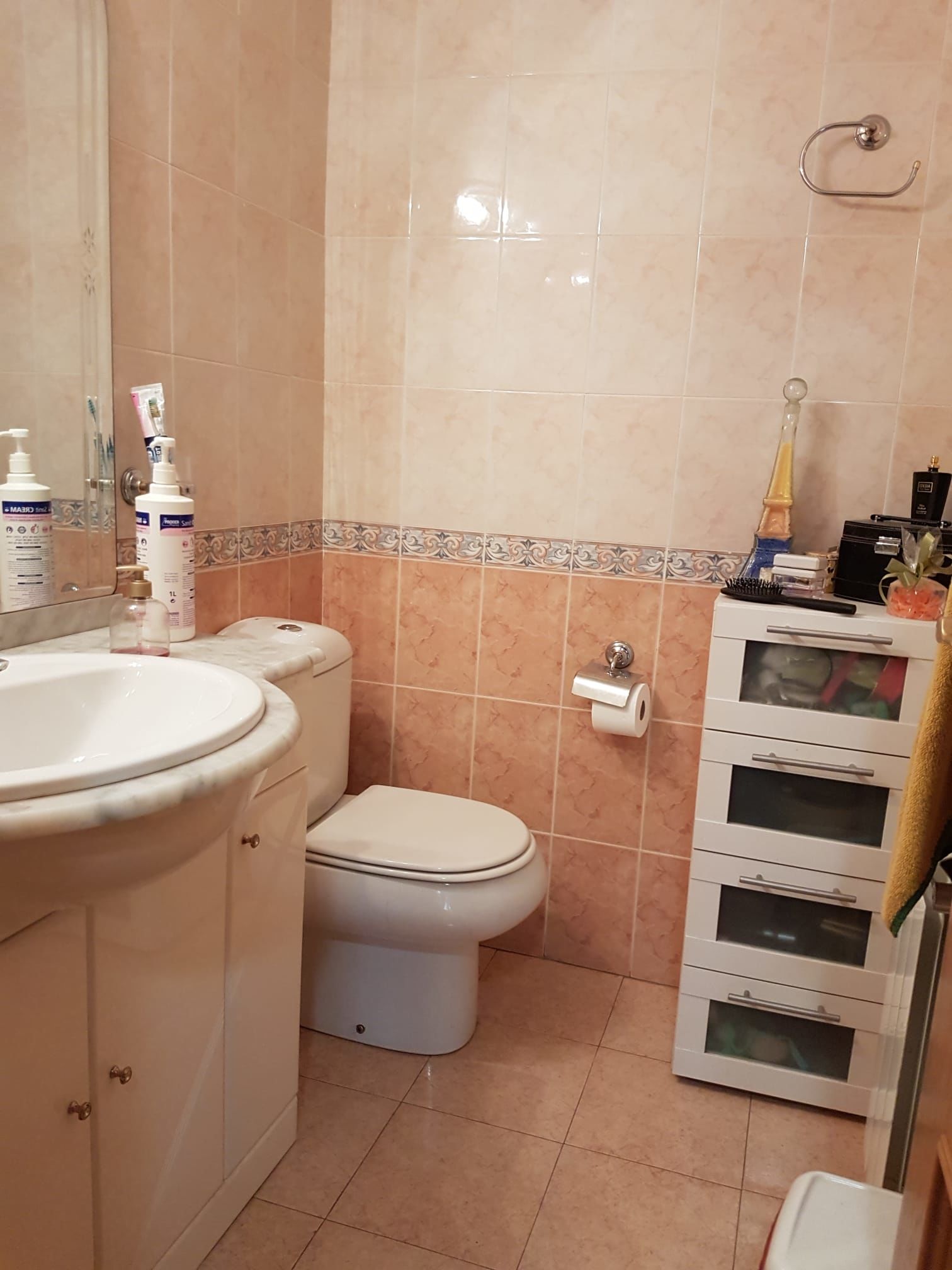 Por 245000€ adosado con muchas mejoras, seminuevo