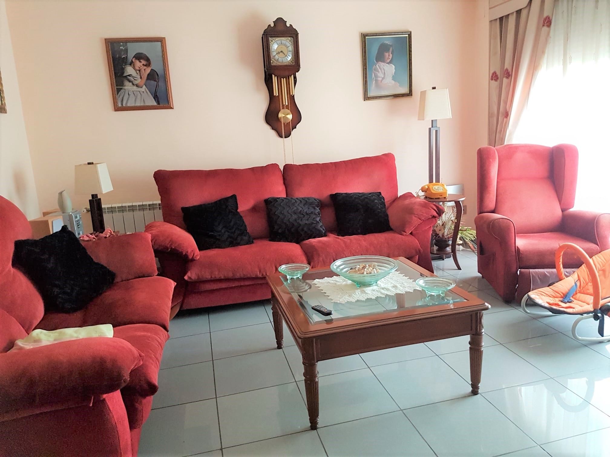 Por 245000€ adosado con muchas mejoras, seminuevo