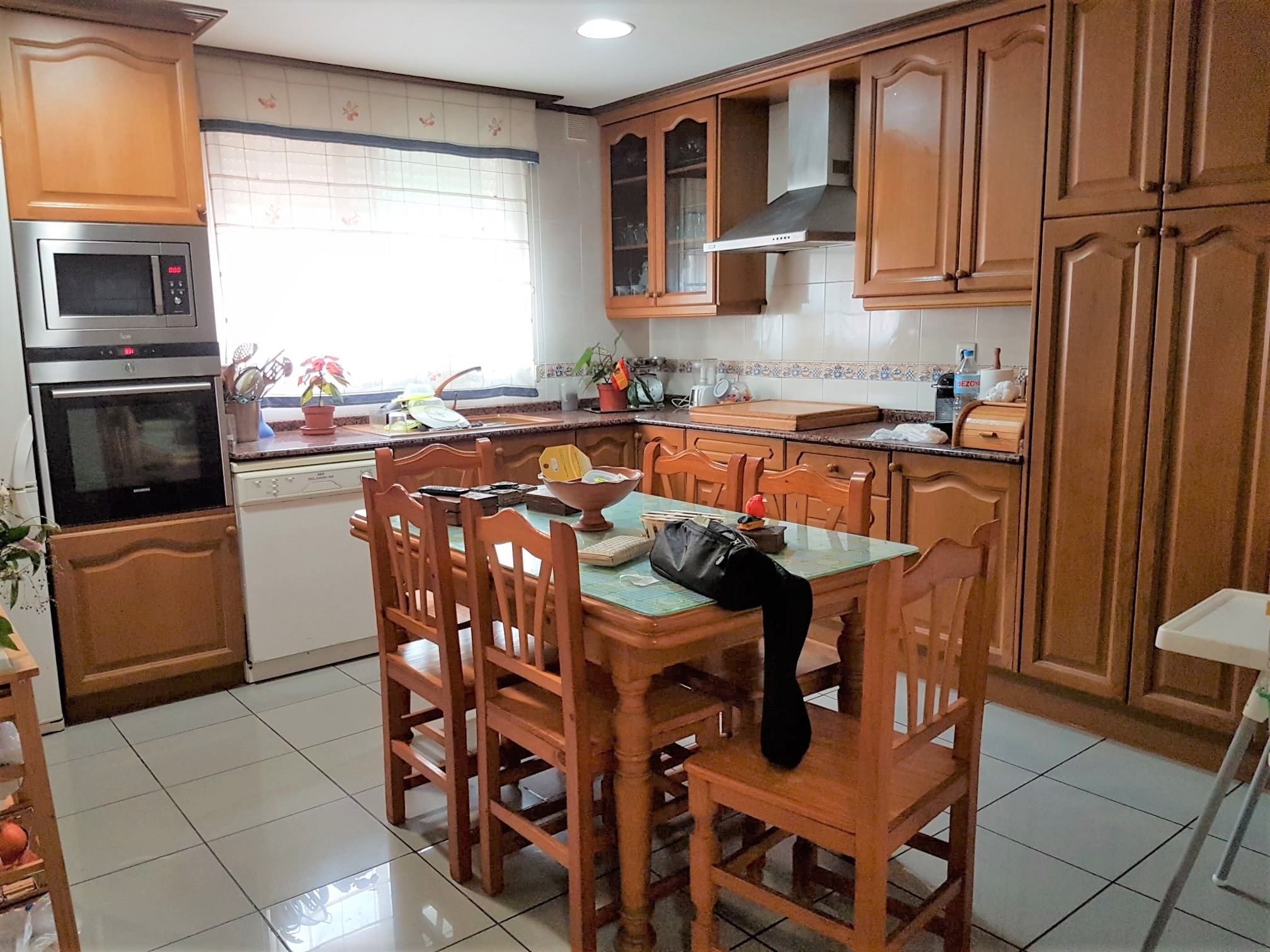 Por 245000€ adosado con muchas mejoras, seminuevo